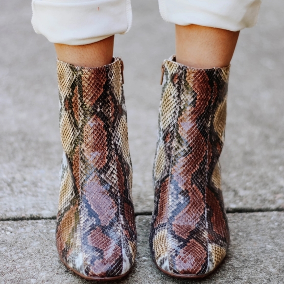 NWOT Chinese Laundry Snakeskin Print Booties 6.5 - Picture 2 of 7